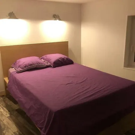 Face Au Donjon Appartement